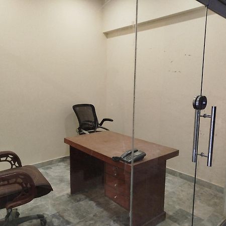 Hotel Crown Plaza, Near Karachi Airport, Darul Sehat Hospital, Dow, Agha Khan And Liaqat Hospital Exteriör bild