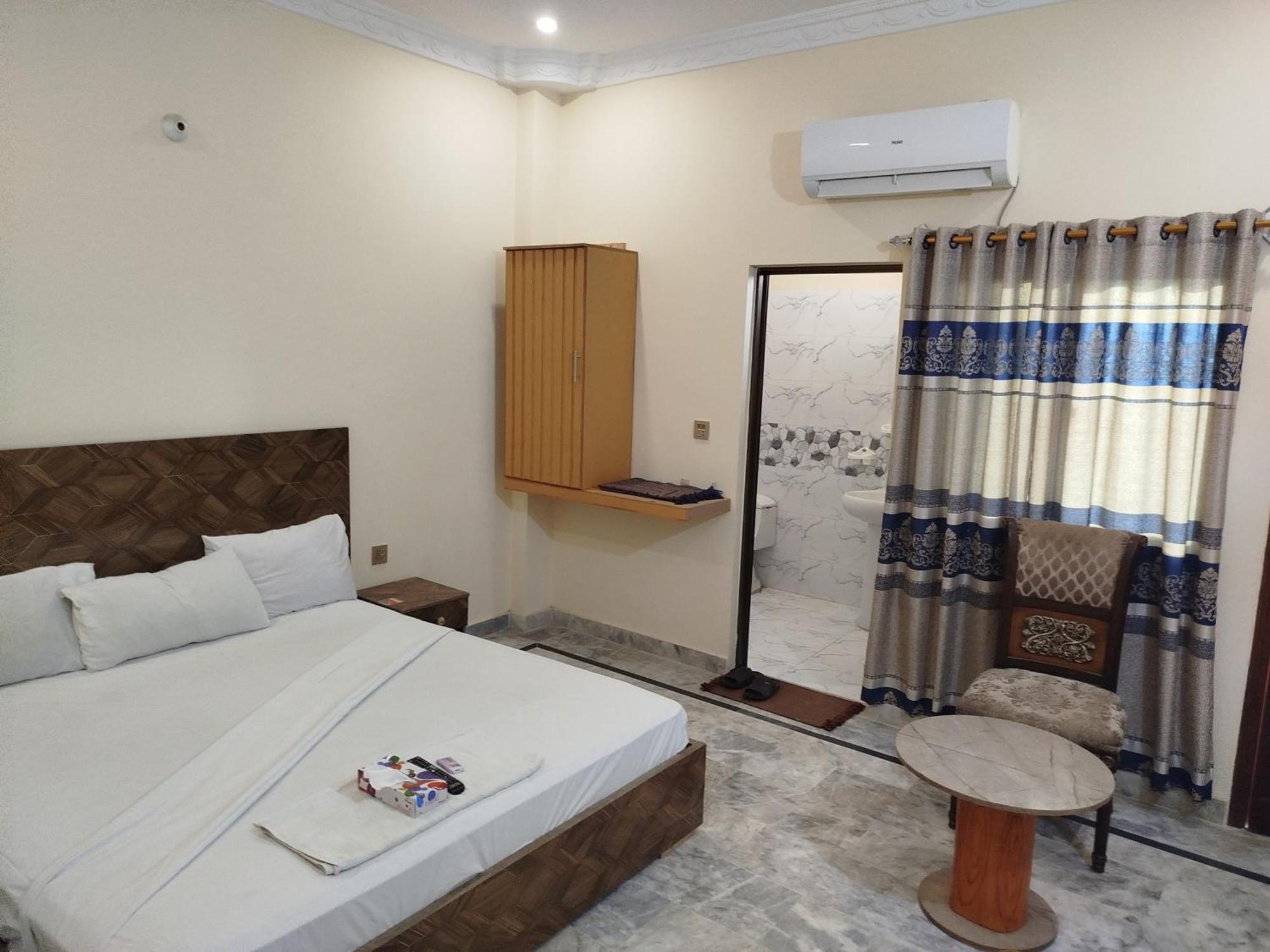 Hotel Crown Plaza, Near Karachi Airport, Darul Sehat Hospital, Dow, Agha Khan And Liaqat Hospital Exteriör bild