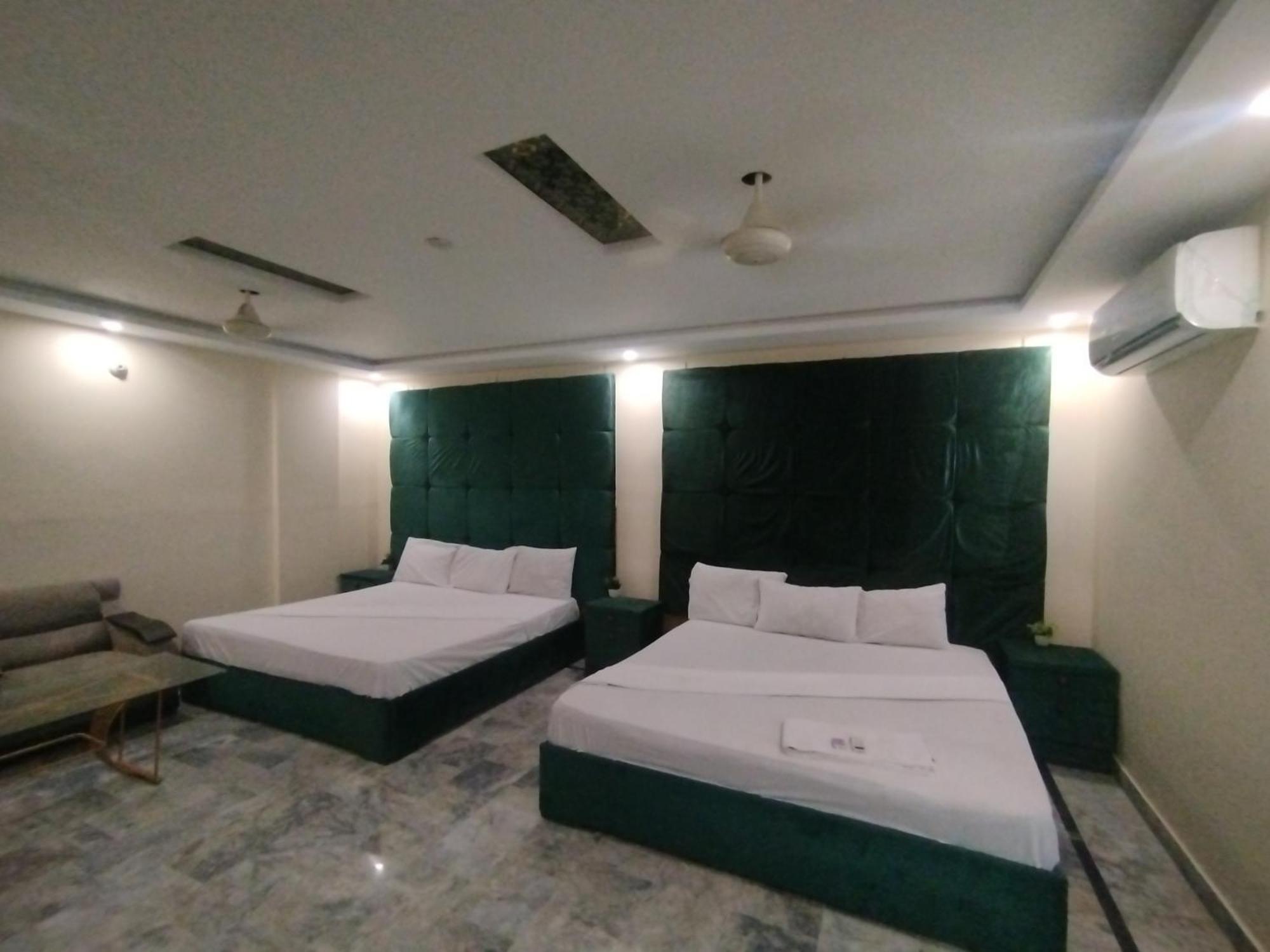 Hotel Crown Plaza, Near Karachi Airport, Darul Sehat Hospital, Dow, Agha Khan And Liaqat Hospital Exteriör bild