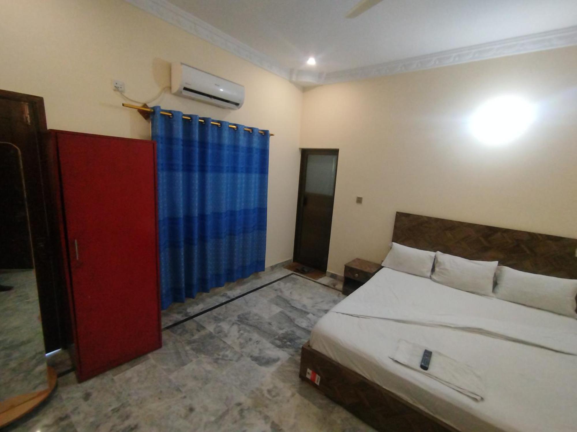 Hotel Crown Plaza, Near Karachi Airport, Darul Sehat Hospital, Dow, Agha Khan And Liaqat Hospital Exteriör bild