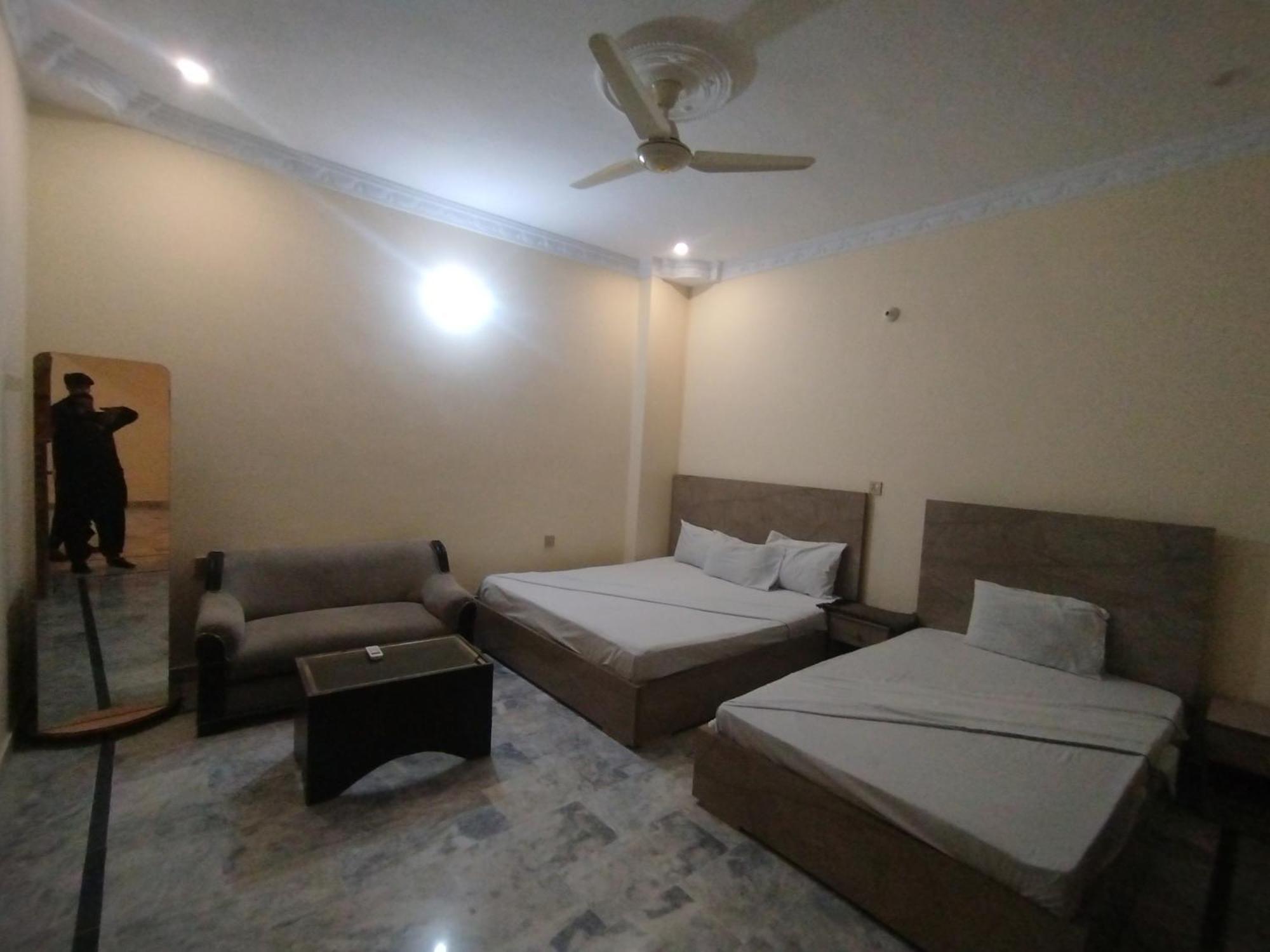 Hotel Crown Plaza, Near Karachi Airport, Darul Sehat Hospital, Dow, Agha Khan And Liaqat Hospital Exteriör bild