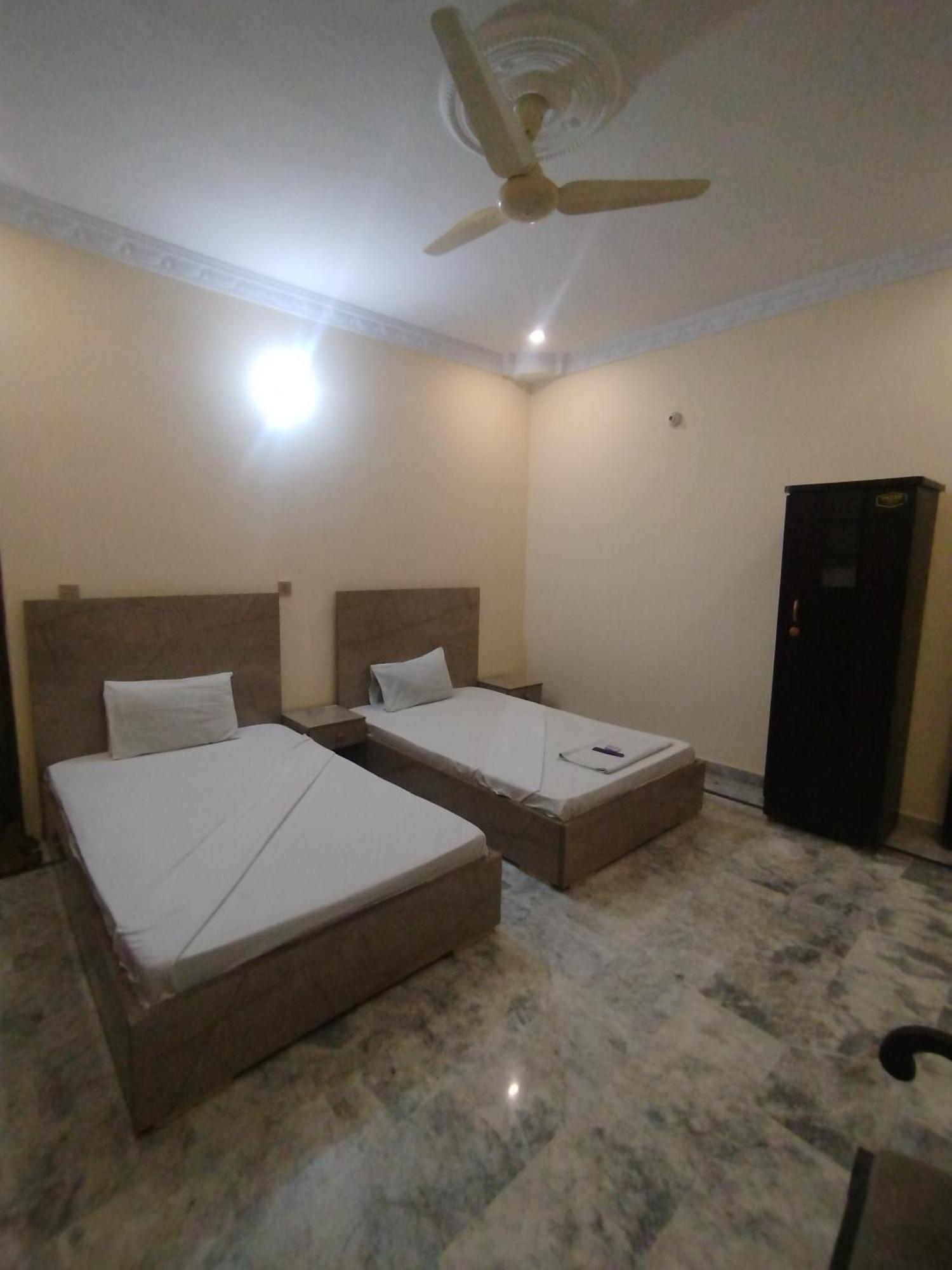 Hotel Crown Plaza, Near Karachi Airport, Darul Sehat Hospital, Dow, Agha Khan And Liaqat Hospital Exteriör bild
