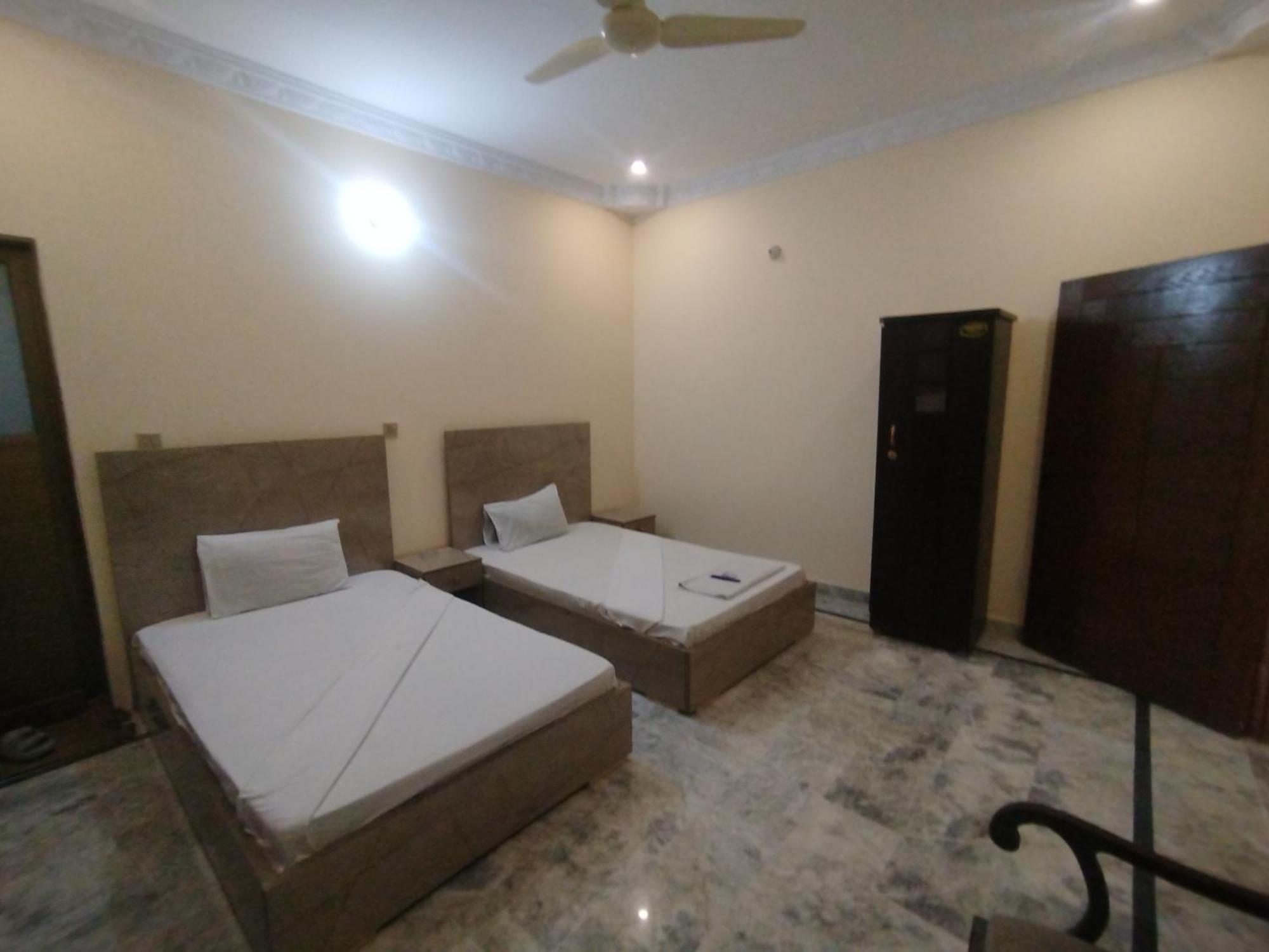 Hotel Crown Plaza, Near Karachi Airport, Darul Sehat Hospital, Dow, Agha Khan And Liaqat Hospital Exteriör bild