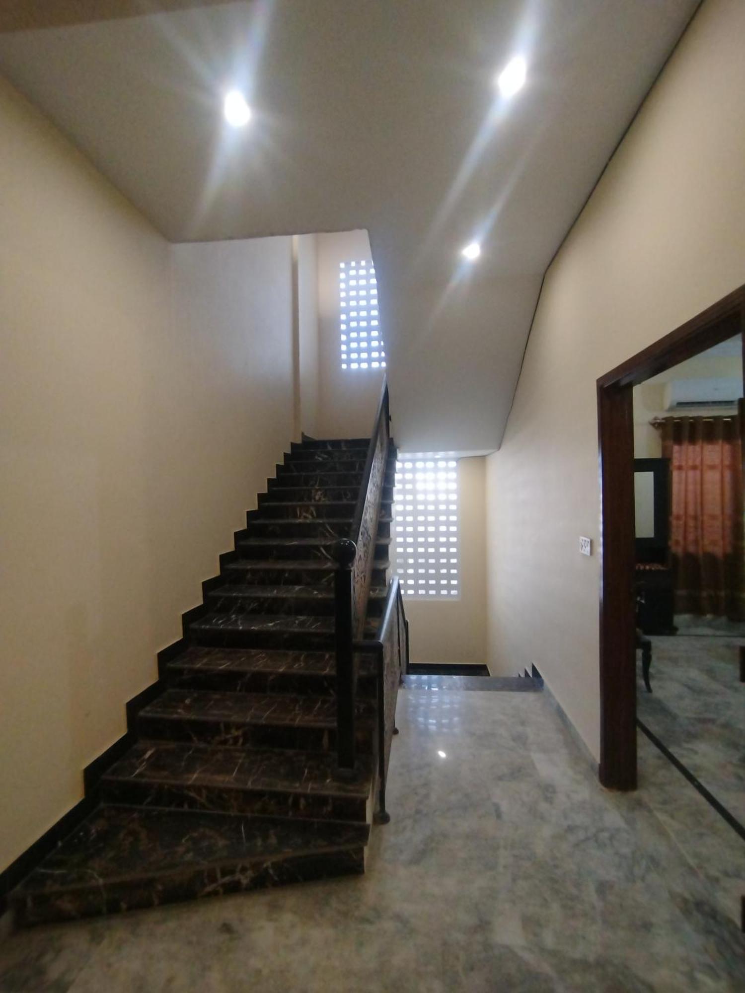 Hotel Crown Plaza, Near Karachi Airport, Darul Sehat Hospital, Dow, Agha Khan And Liaqat Hospital Exteriör bild