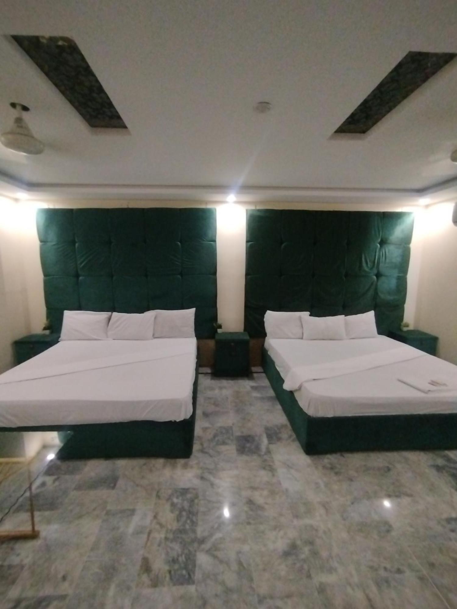 Hotel Crown Plaza, Near Karachi Airport, Darul Sehat Hospital, Dow, Agha Khan And Liaqat Hospital Exteriör bild