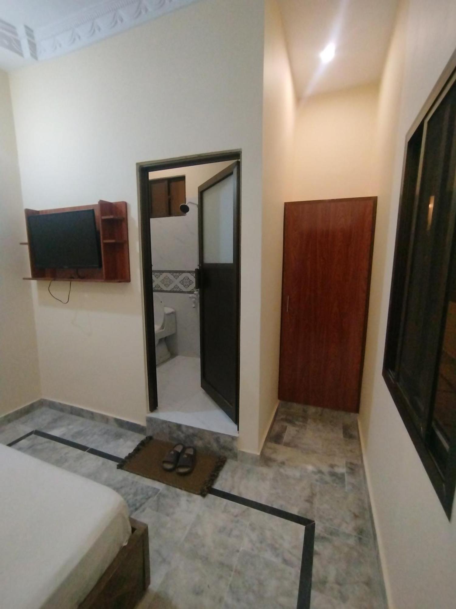 Hotel Crown Plaza, Near Karachi Airport, Darul Sehat Hospital, Dow, Agha Khan And Liaqat Hospital Exteriör bild