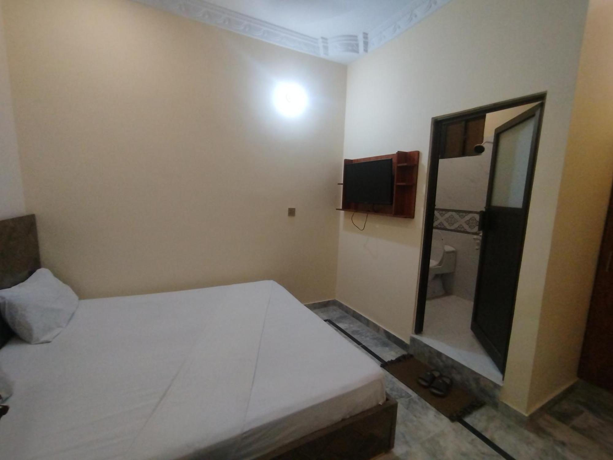 Hotel Crown Plaza, Near Karachi Airport, Darul Sehat Hospital, Dow, Agha Khan And Liaqat Hospital Exteriör bild