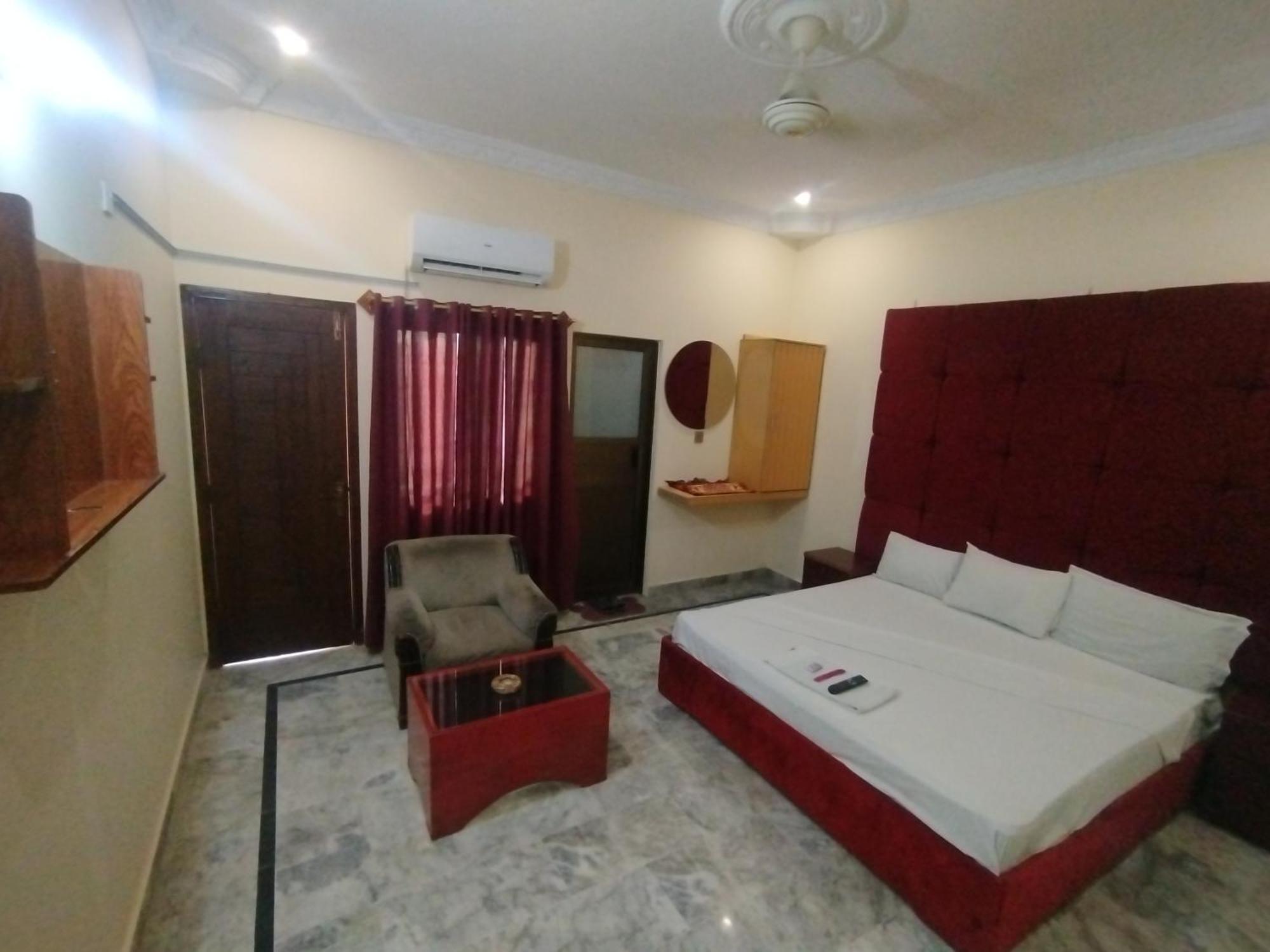 Hotel Crown Plaza, Near Karachi Airport, Darul Sehat Hospital, Dow, Agha Khan And Liaqat Hospital Exteriör bild